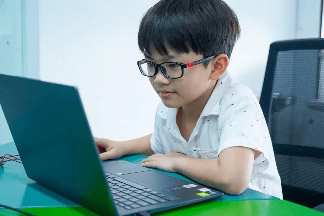 Mentor hỗ trợ học sinh